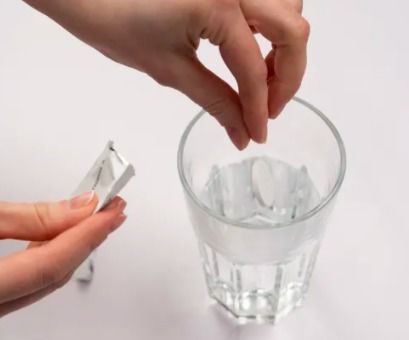 泡騰片直接含著吃暗藏窒息風(fēng)險(xiǎn)，苯胺成分需警惕